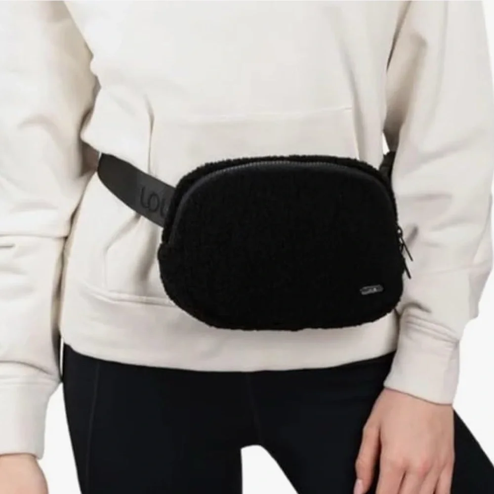 LOLË Convertible Fleece Belt Bag, Cross Body Design, Unisex, Black NWT AUTHENTIC - Picture 3 of 8